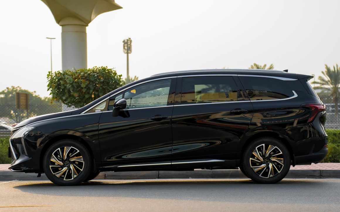 U-TOUR 1.5T - image 2