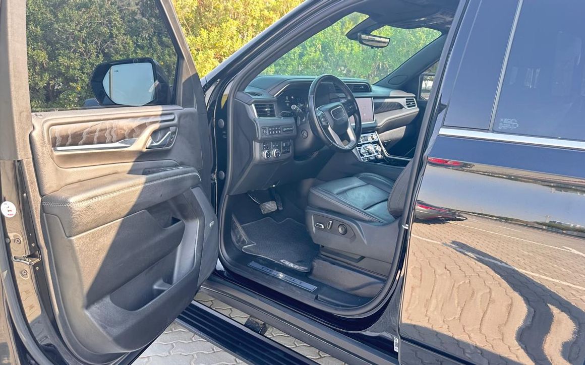 GMC YUKON DENALI - image 7