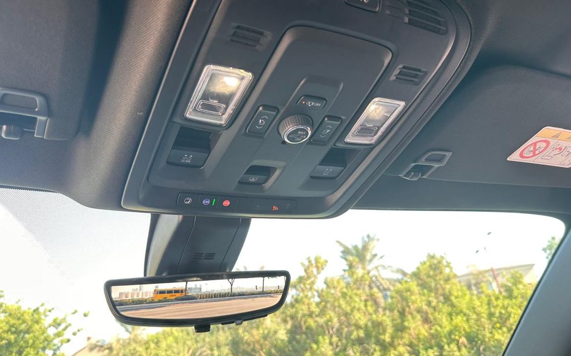 GMC YUKON DENALI - image 12