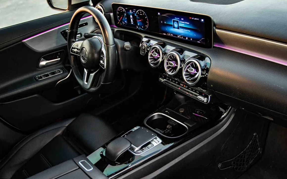 MERCEDES CLA250 - image 9