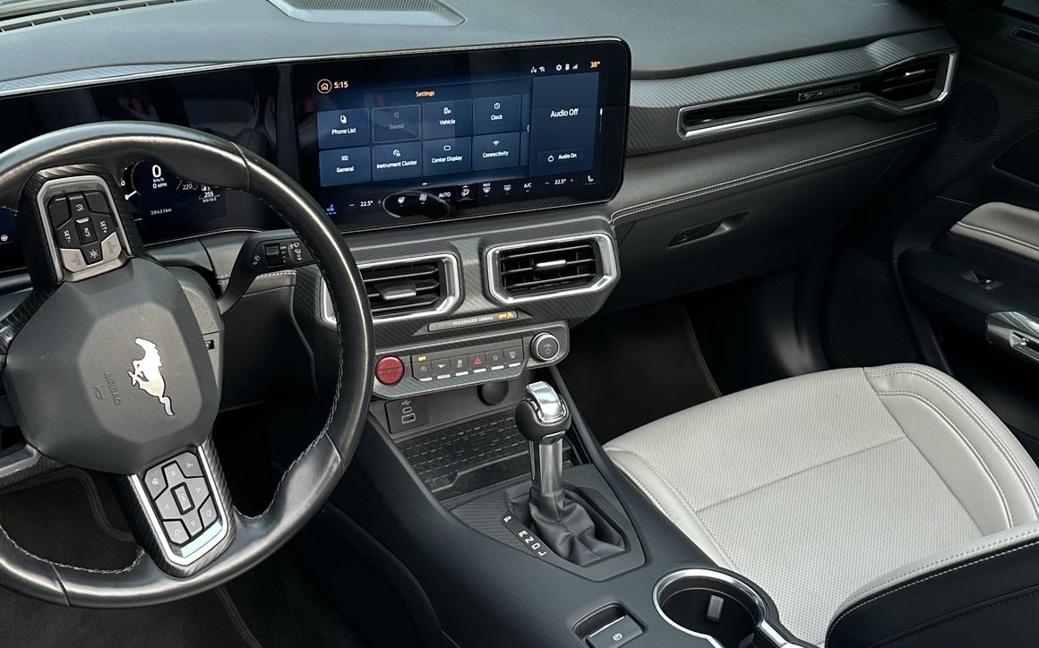 Ford Mustang - image 5