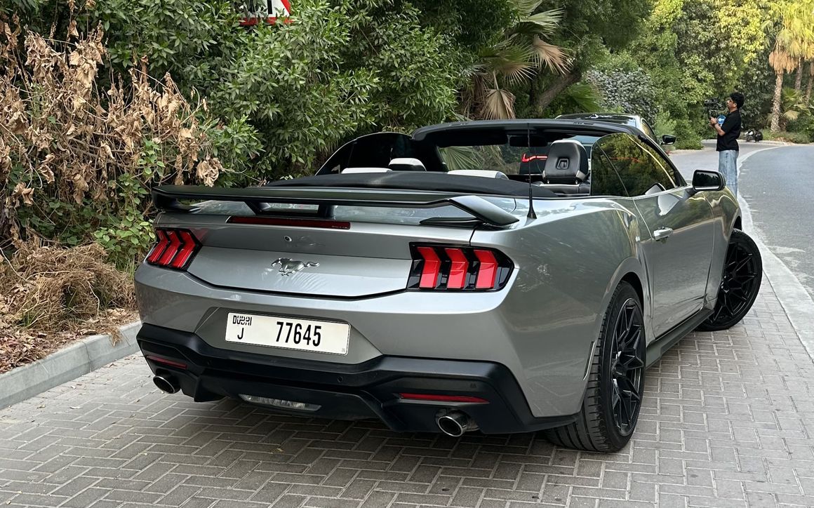 Ford Mustang - image 4