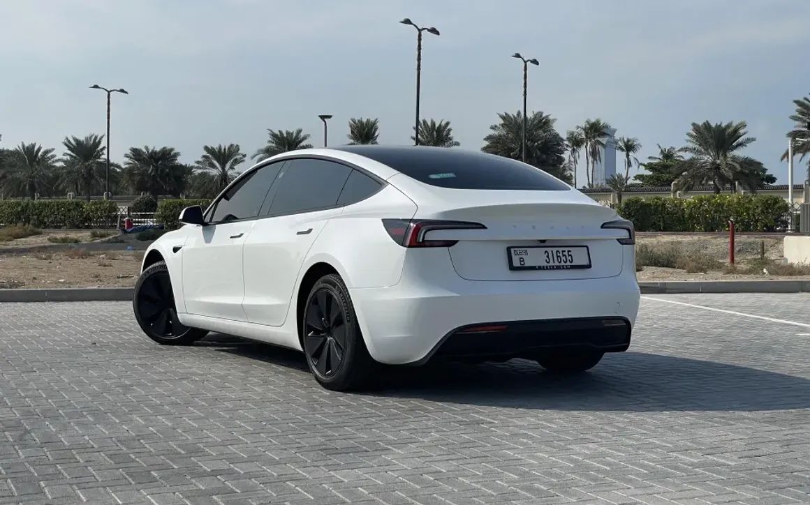 Tesla model 3 Performance 2024 - image 6