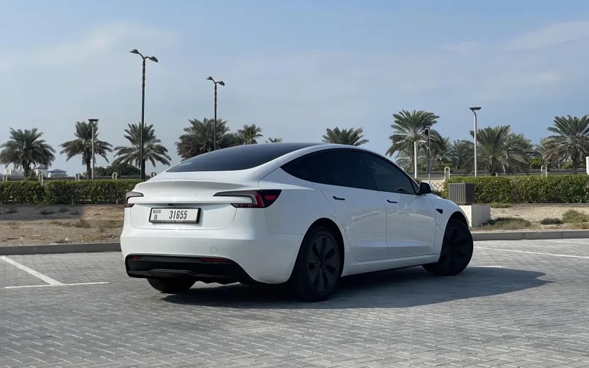 Tesla model 3 Performance 2024 - image 8