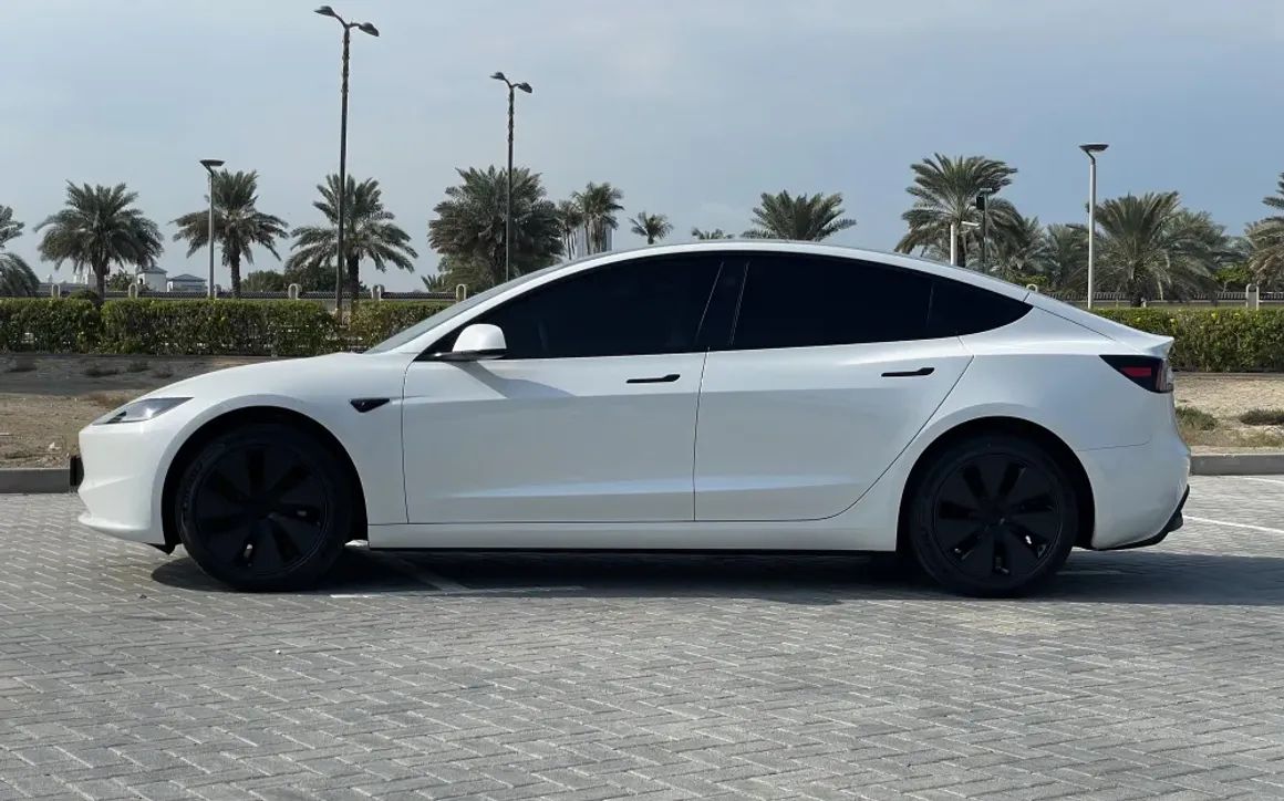 Tesla model 3 Performance 2024 - image 2