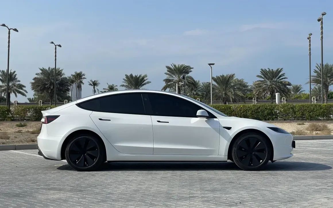 Tesla model 3 Performance 2024 - image 4