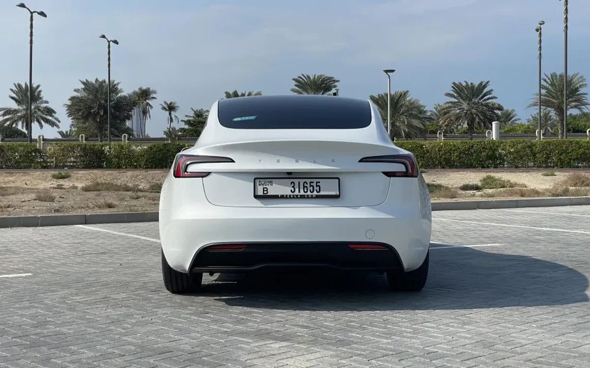 Tesla model 3 Performance 2024 - image 7