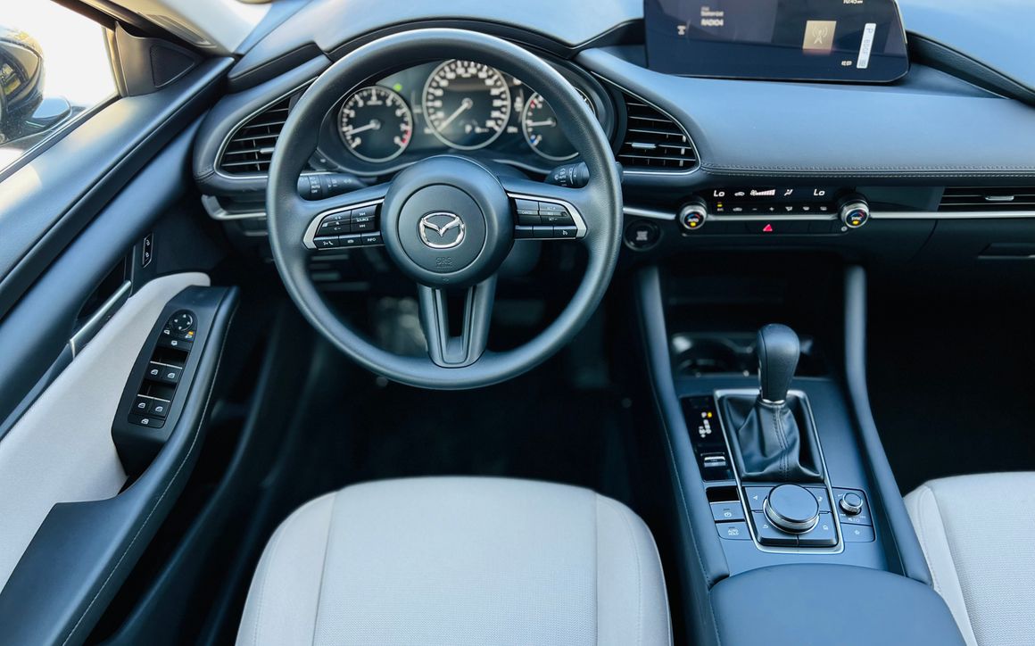 MAZDA 3 - image 8