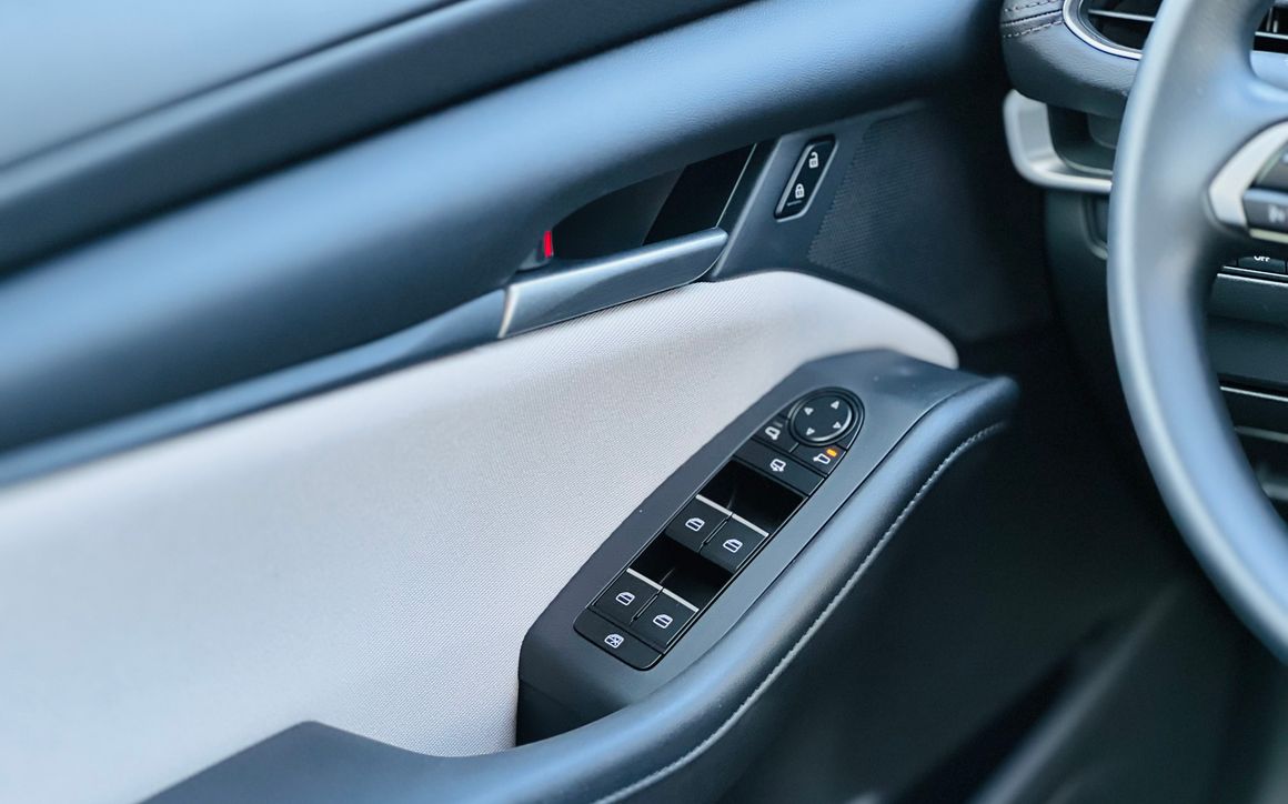 MAZDA 3 - image 9