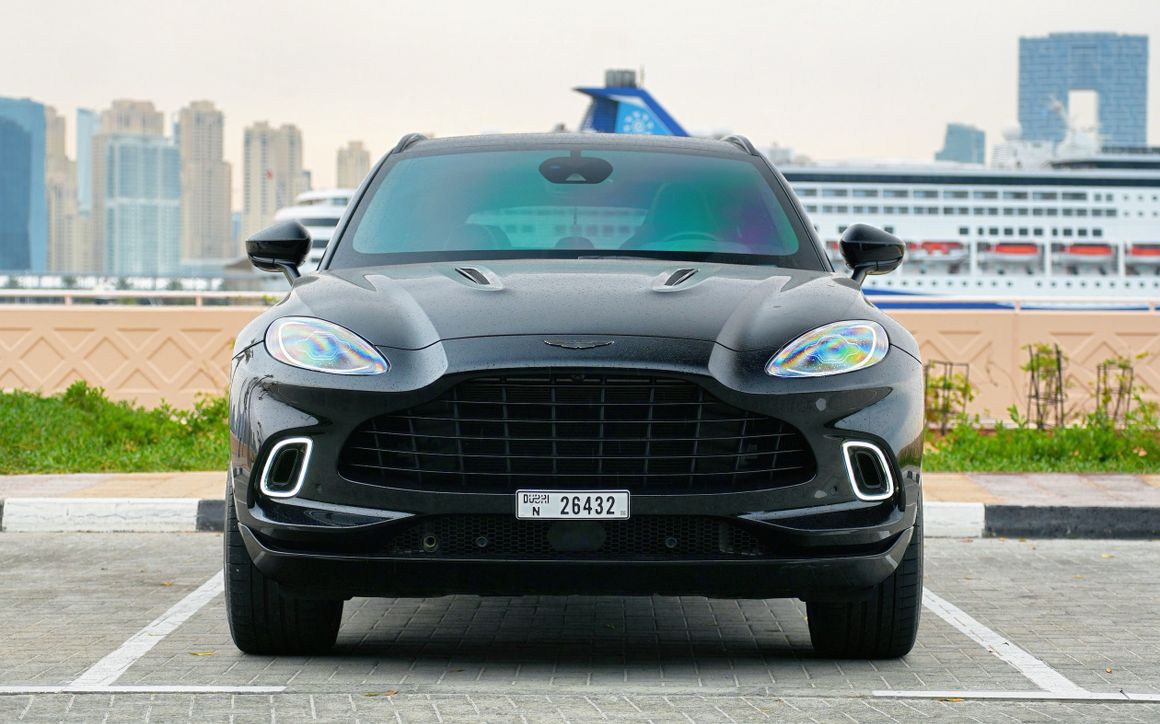 ASTON MARTIN DBX - image 3