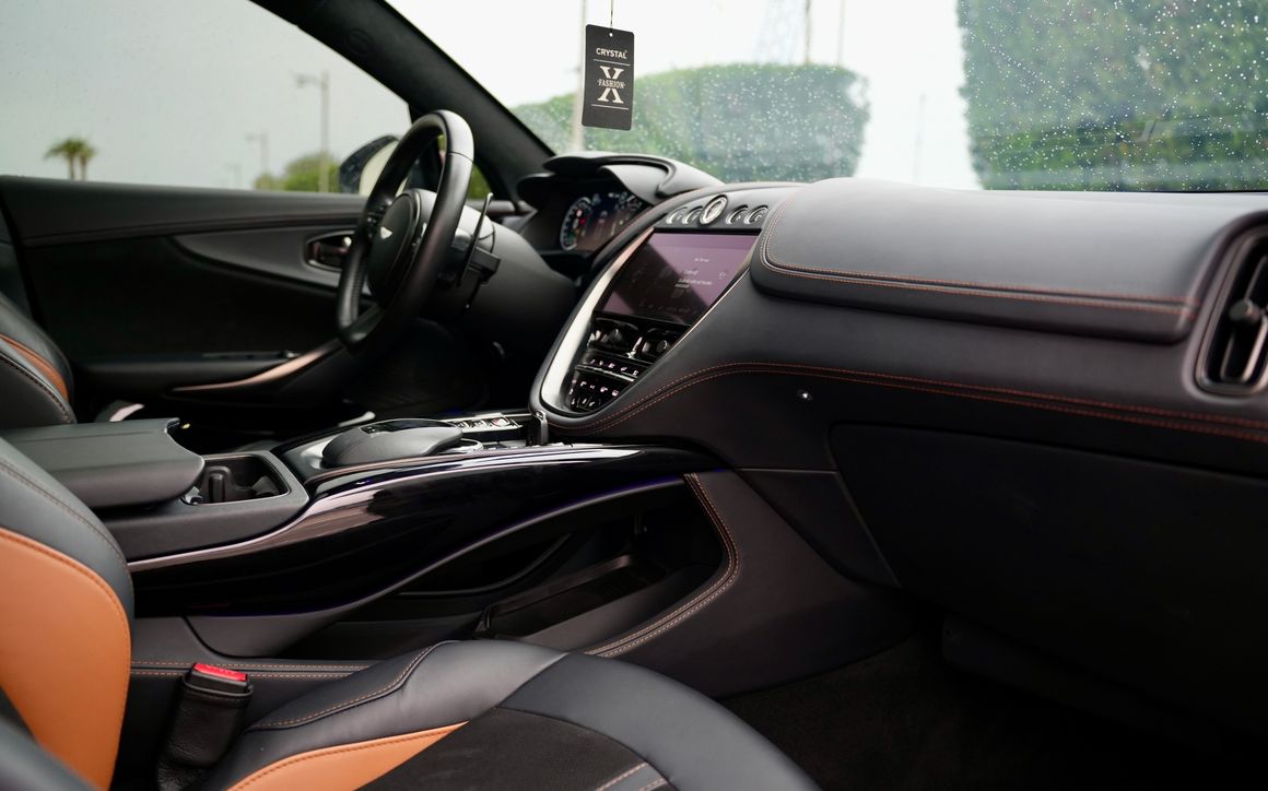 ASTON MARTIN DBX - image 6