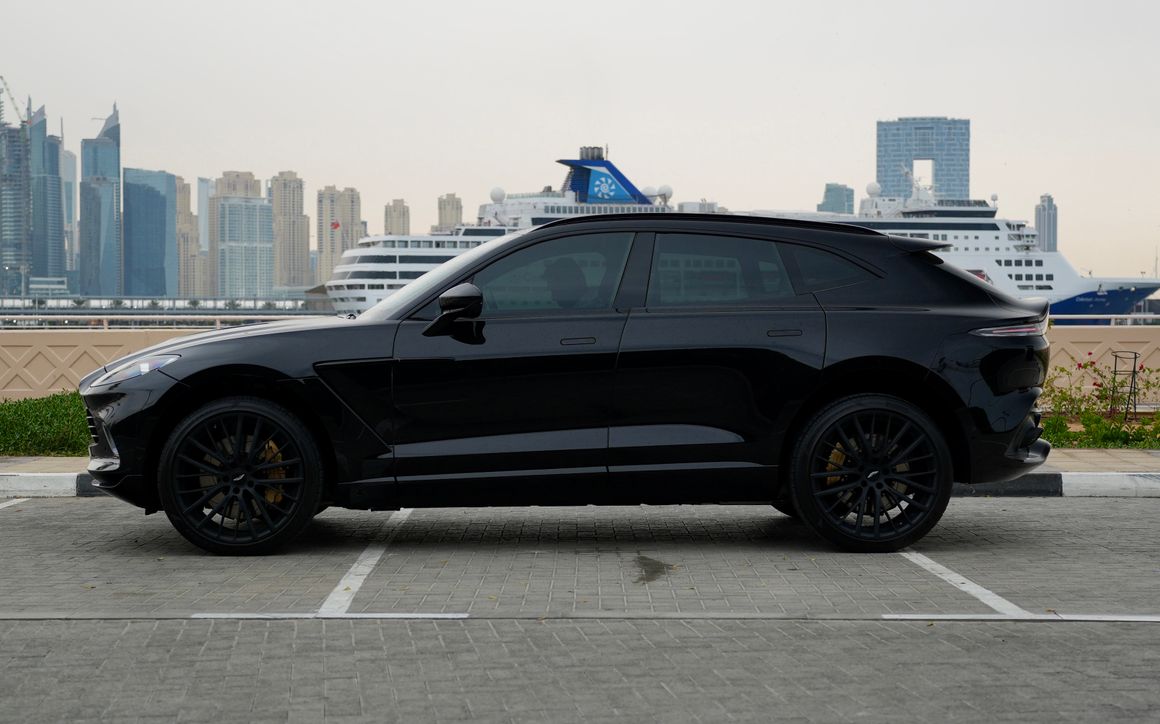 ASTON MARTIN DBX - image 2