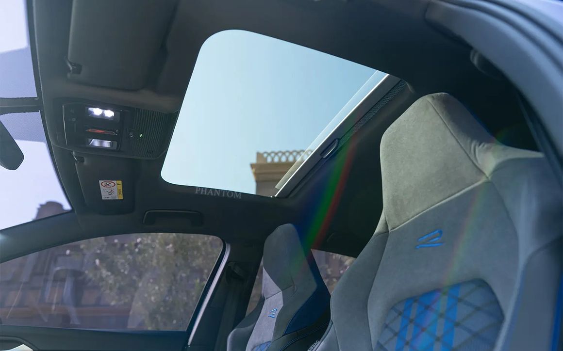 VOLKSWAGEN GOLF R - image 12