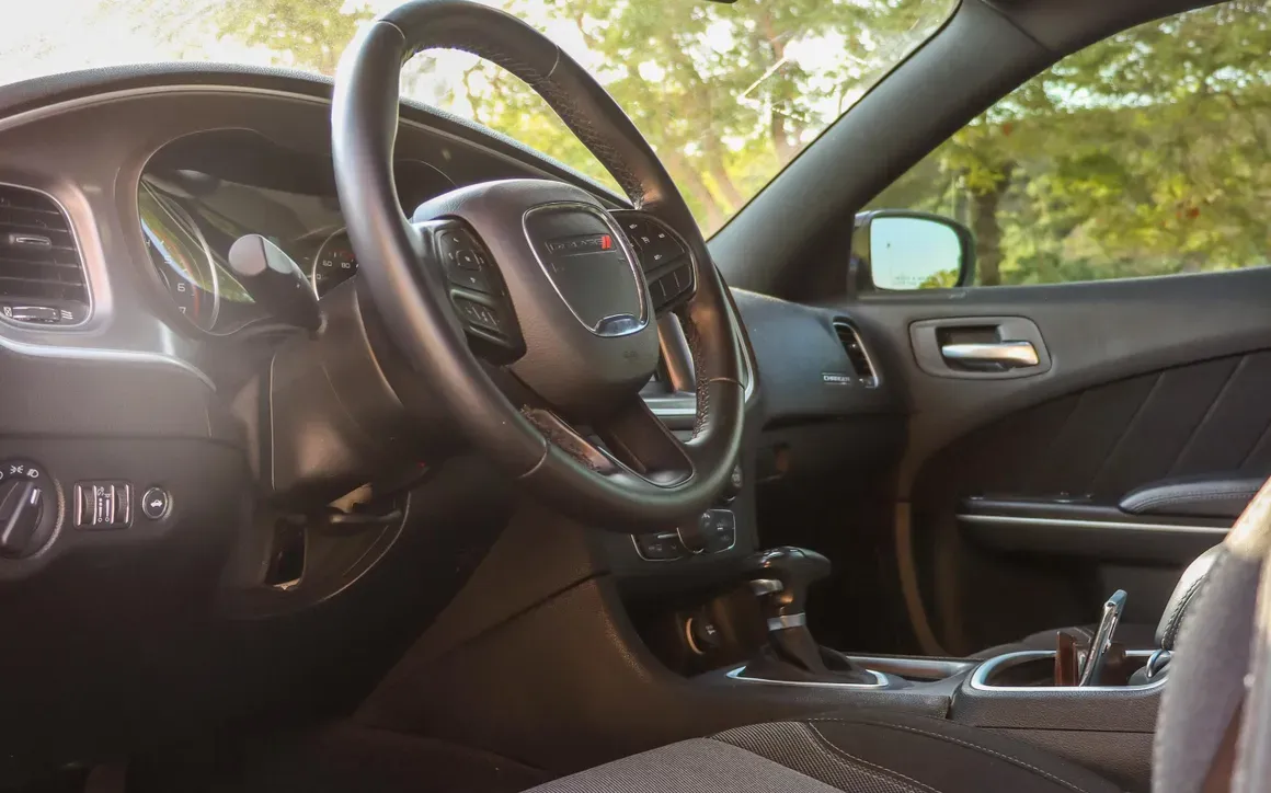 Dodge Charger - image 9