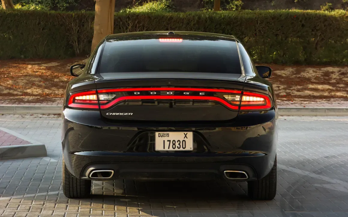 Dodge Charger - image 7