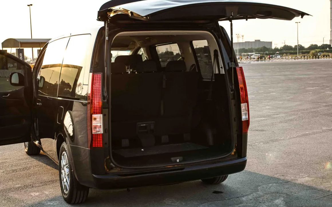 HYUNDAI STARIA - image 6