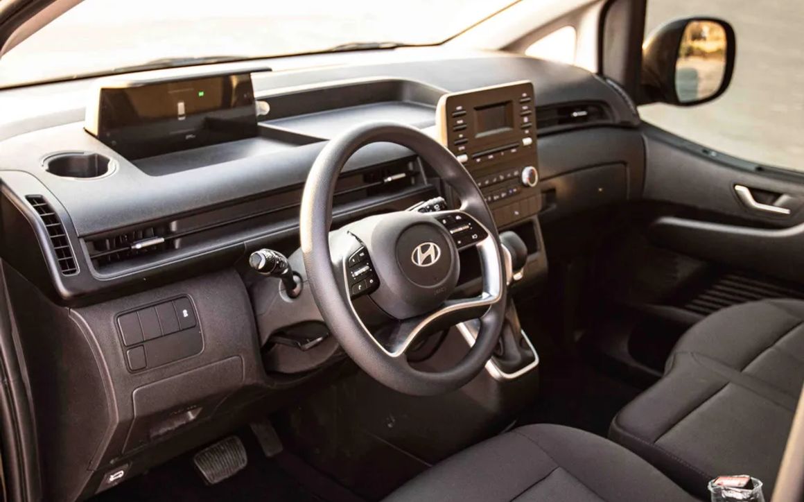 HYUNDAI STARIA - image 13