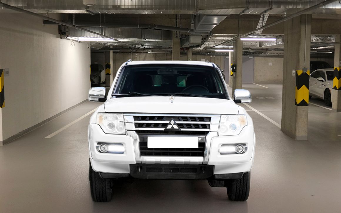 Mitsubishi Pajero GLS Mid Line 3.0L 7 STR- - image 3