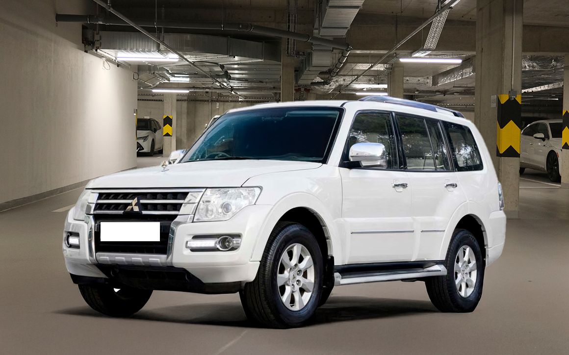 Mitsubishi Pajero GLS Mid Line 3.0L 7 STR- - image 1