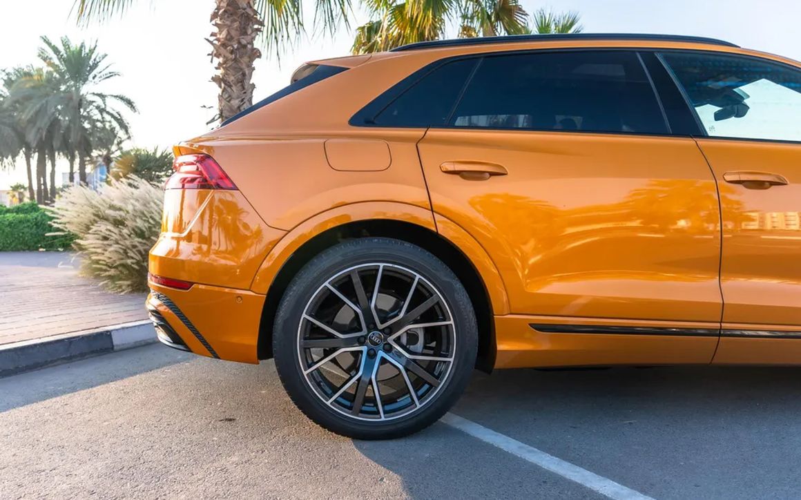 AUDI Q8 - image 12