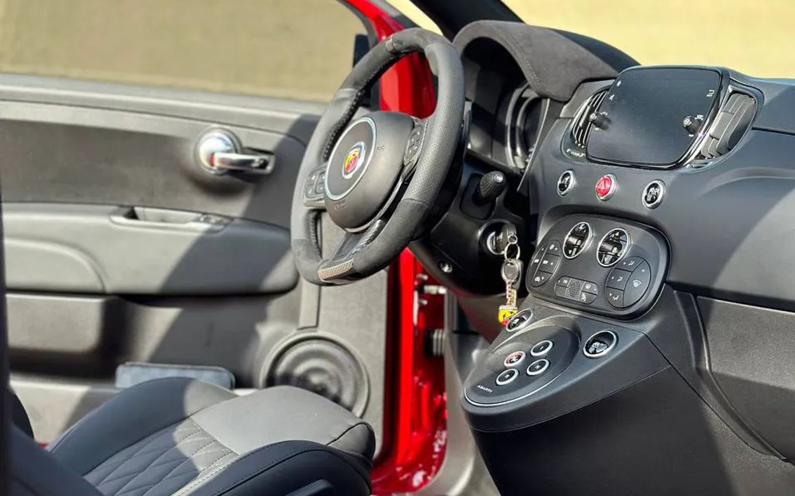 Abarth 695 Cabrio - image 6