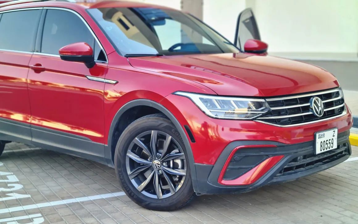VOLKSWAGEN TIGUAN - image 4