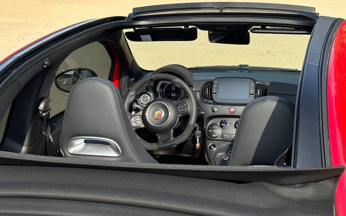 Abarth 695 Cabrio - image 5