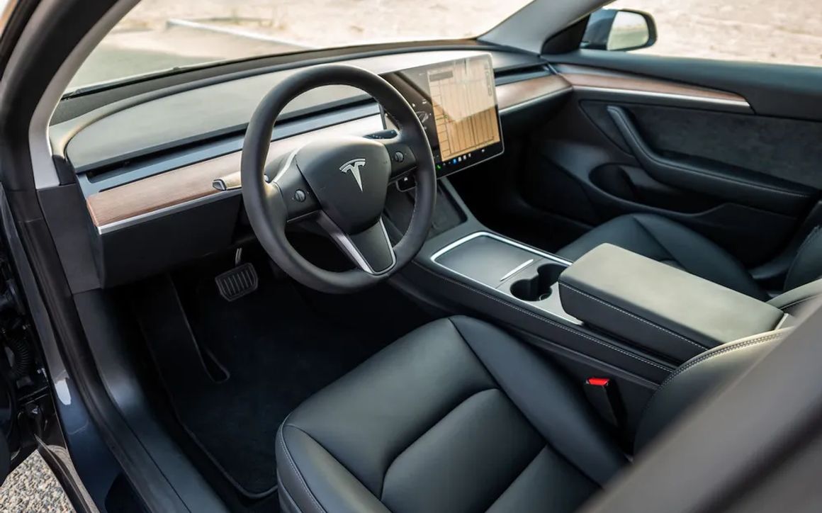 TESLA MODEL 3 - image 7