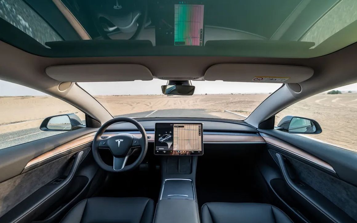 TESLA MODEL 3 - image 9