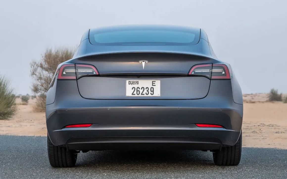 TESLA MODEL 3 - image 5