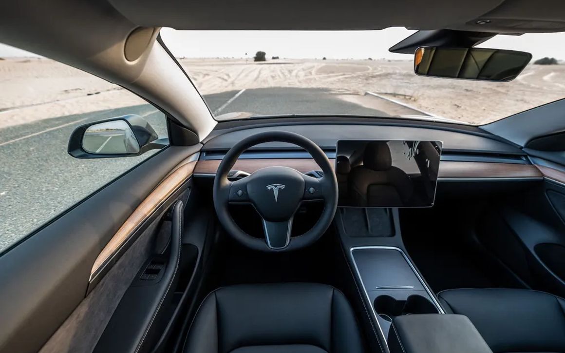 TESLA MODEL 3 - image 10