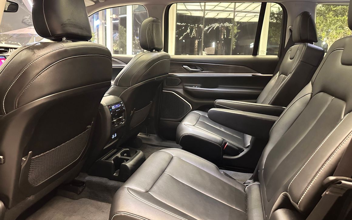 Jeep Cherokee - image 12