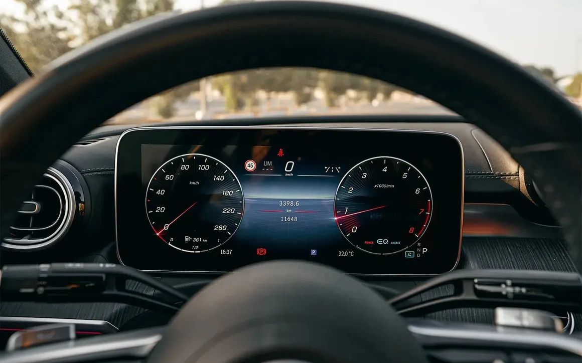 MERCEDES C200 - image 9