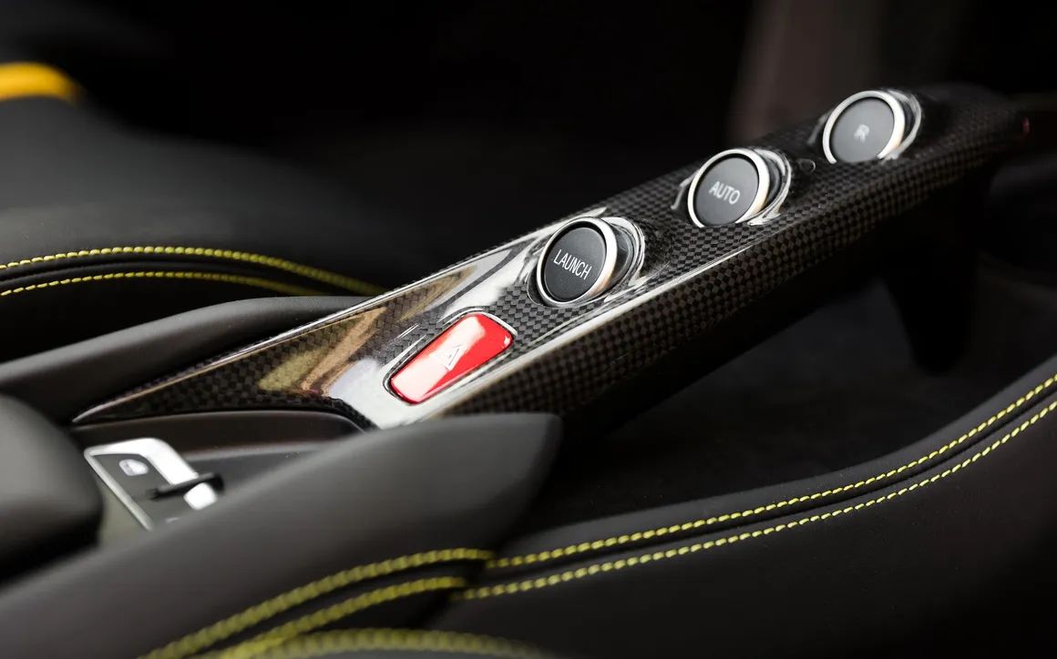 Ferrari F8 spyder - image 21