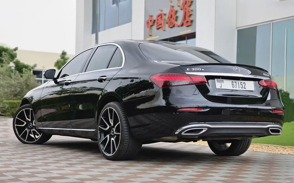 MERCEDES E300 - image 3