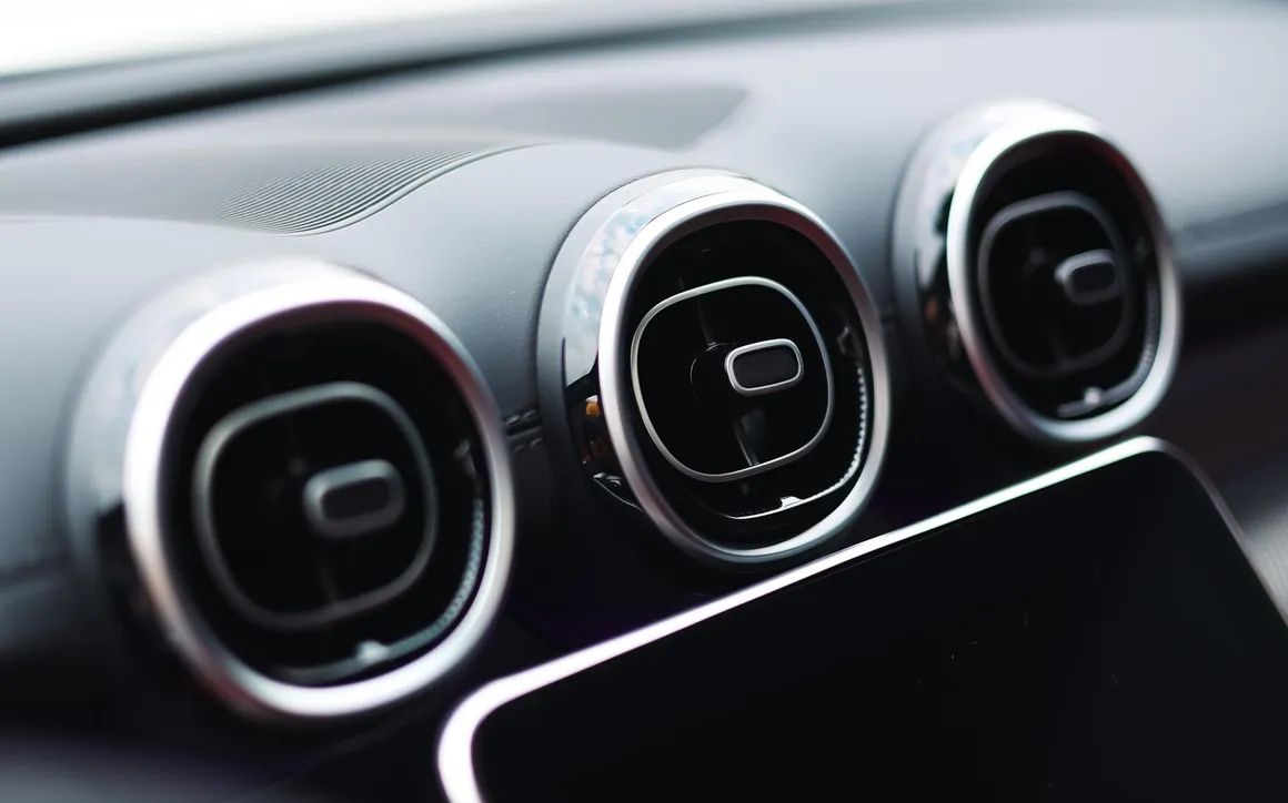 Mercedes Benz GLC200 Coupe White - image 20