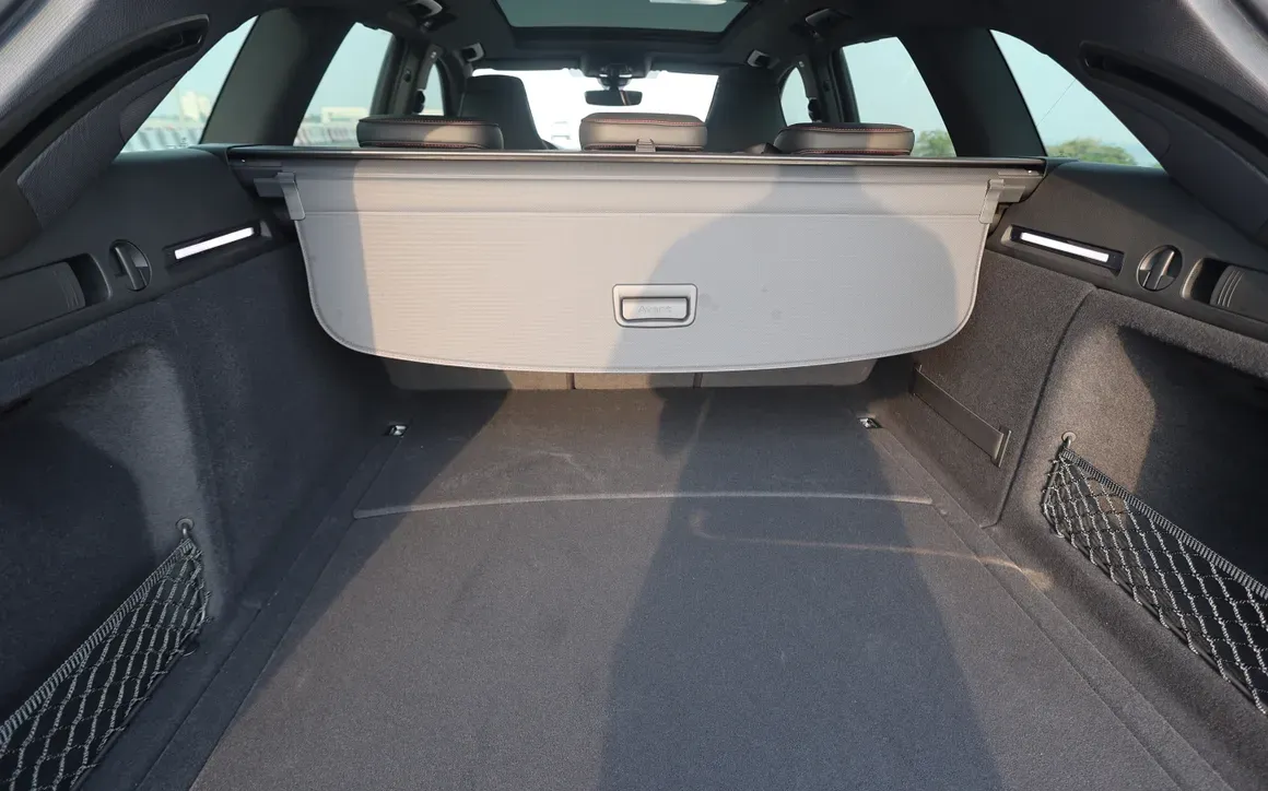 Audi RS4 Black - image 18