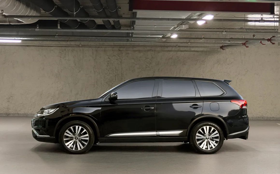 Mitsubishi Outlander 2.4L GLX 7 STR BASIC- - image 2