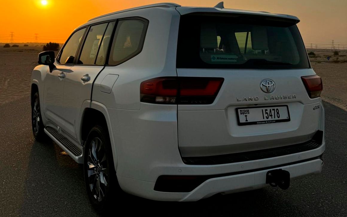 Toyota Land Cruiser - image 2