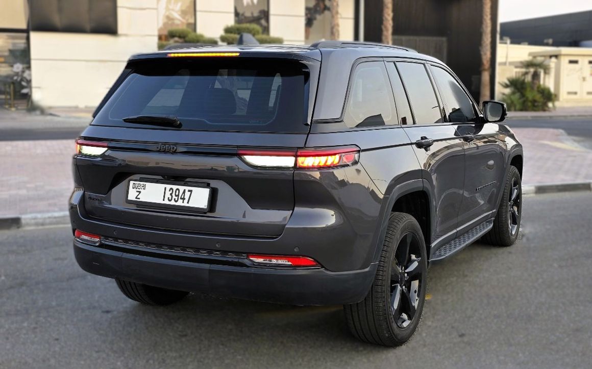 JEEP GRAND CHEROKEE - image 4
