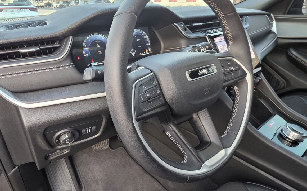 JEEP GRAND CHEROKEE - image 9