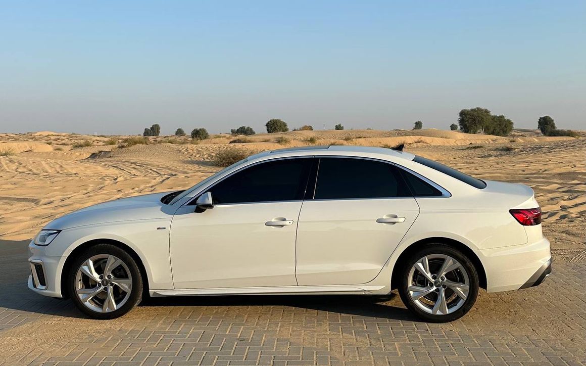 Audi A4 - image 2