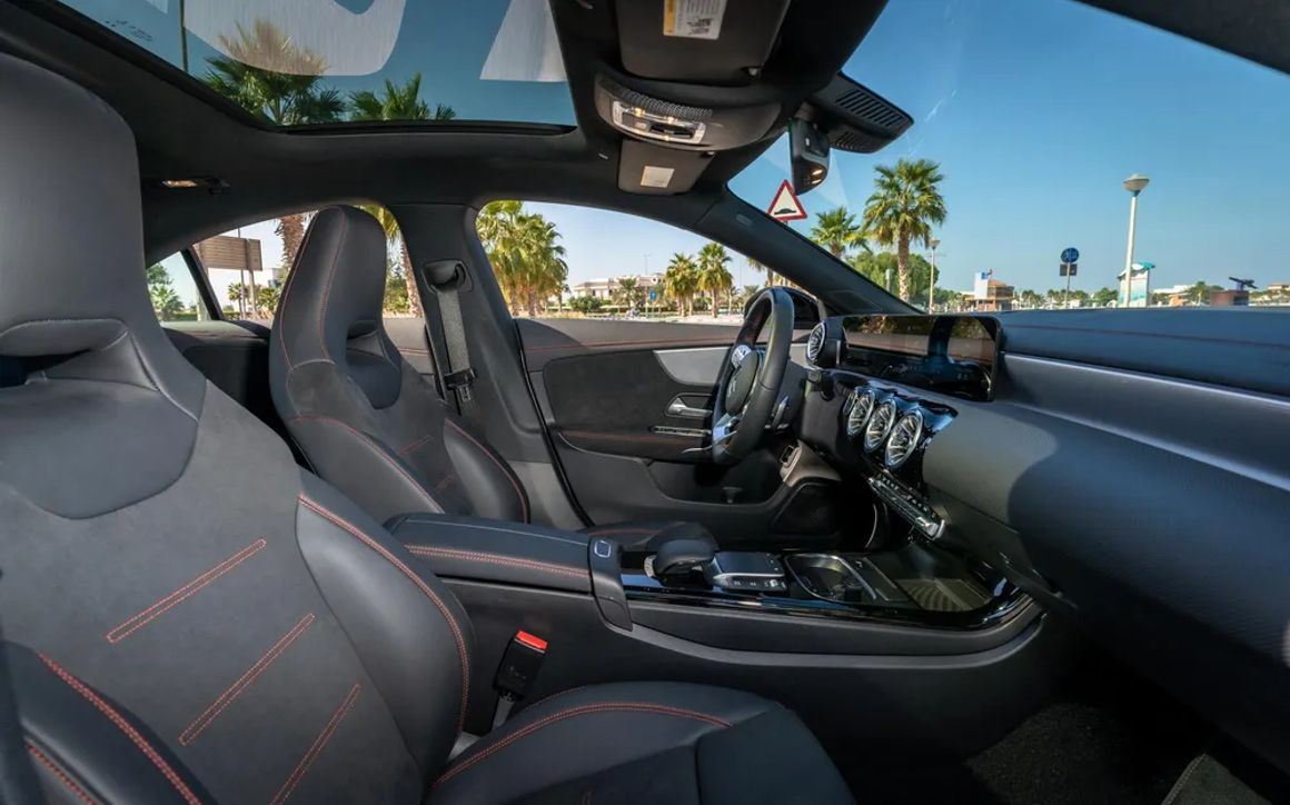 MERCEDES CLA45 AMG - image 11