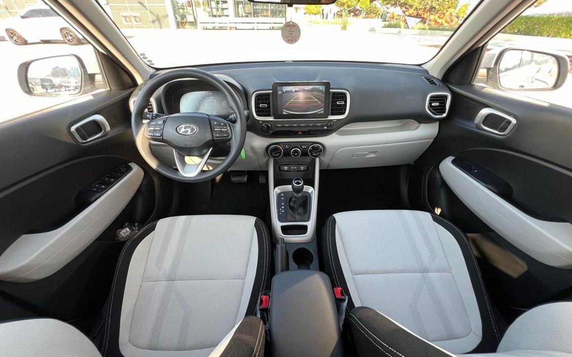 Hyundai Venue - image 6