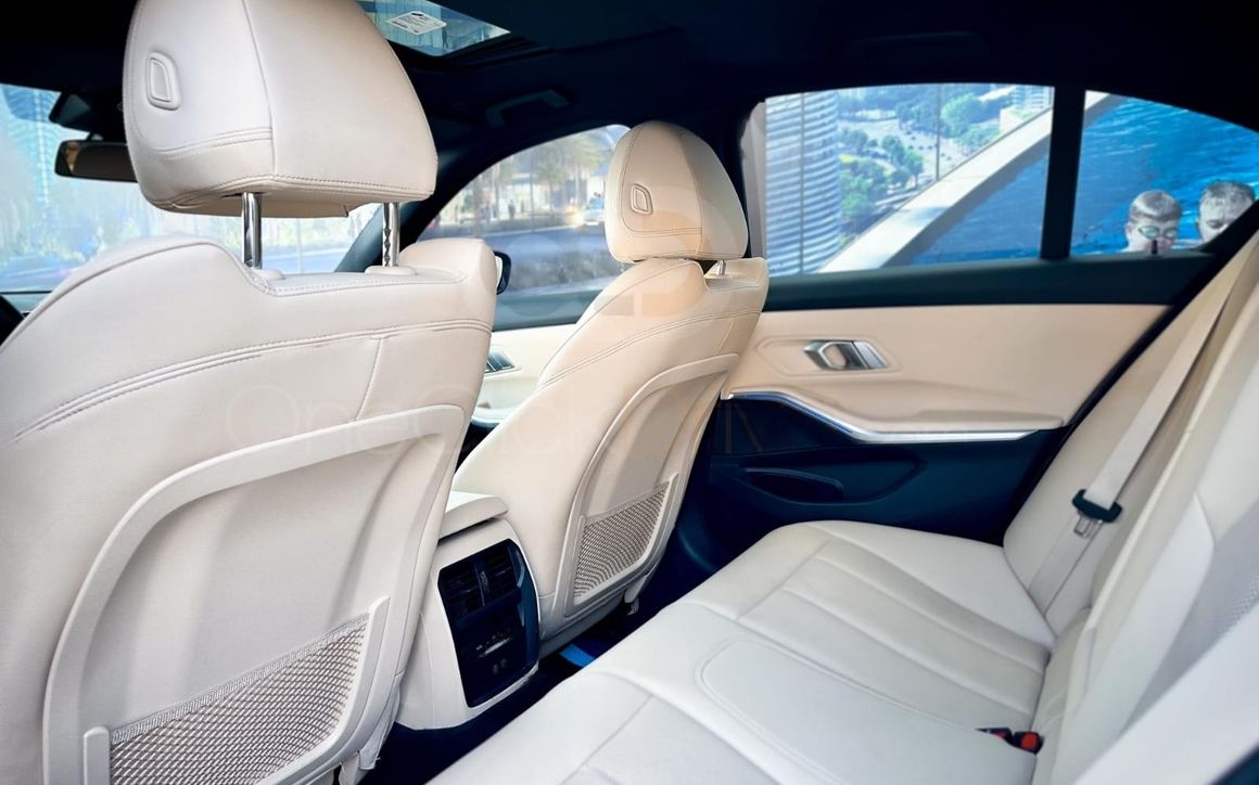 BMW 320i - image 12