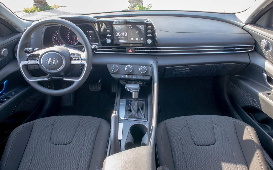HYUNDAI ELANTRA - image 3