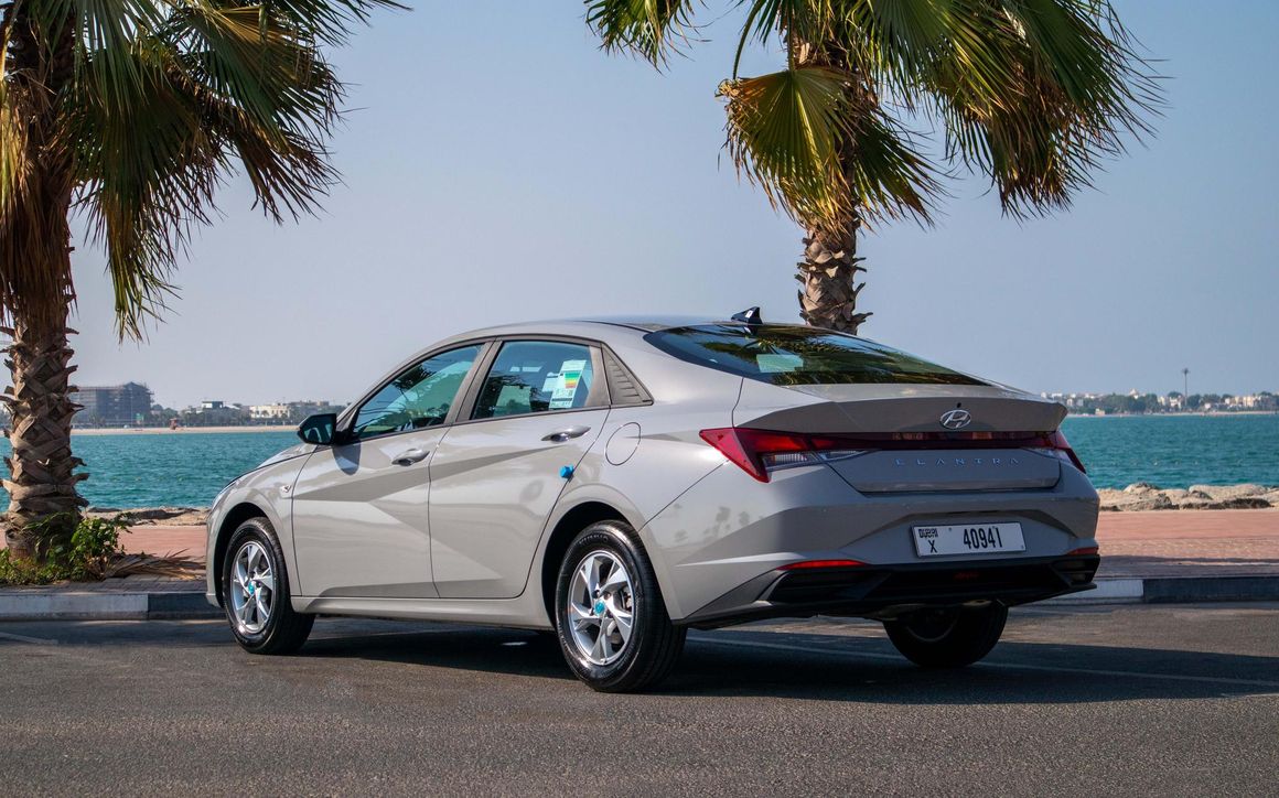 HYUNDAI ELANTRA - image 2