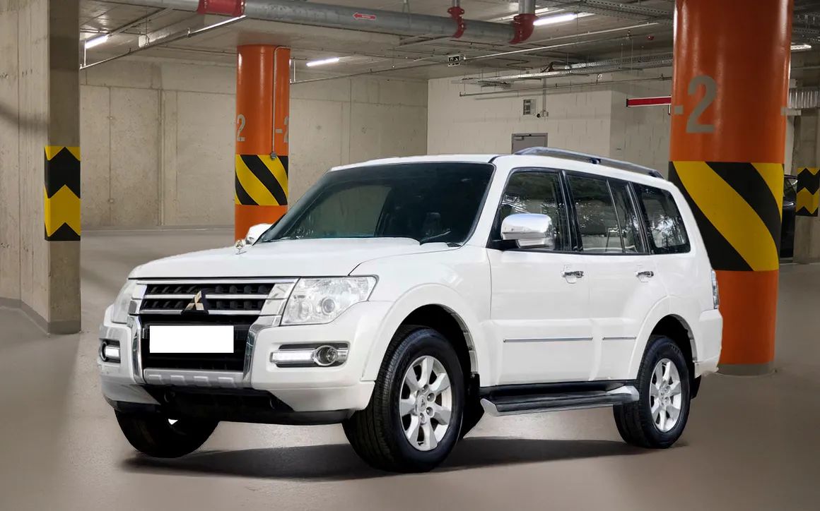 Mitsubishi Pajero GLS High Line 3.0L 7 STR- - image 1