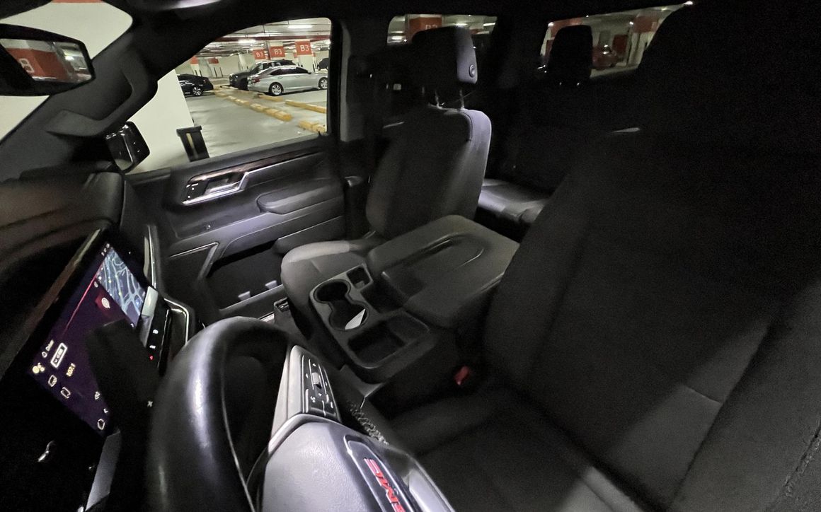 GMC Sierra - image 8